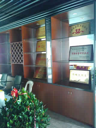 ��Ǩ��֪ͨ����ȸ�Ӽ�����˾�ܲ��Ѿ���Ǩ���µİ칫¥��